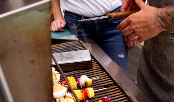 5 Easy Mistakes to Avoid When Smoking Meat with a Smoker Box - Cooking Gift Set Co.